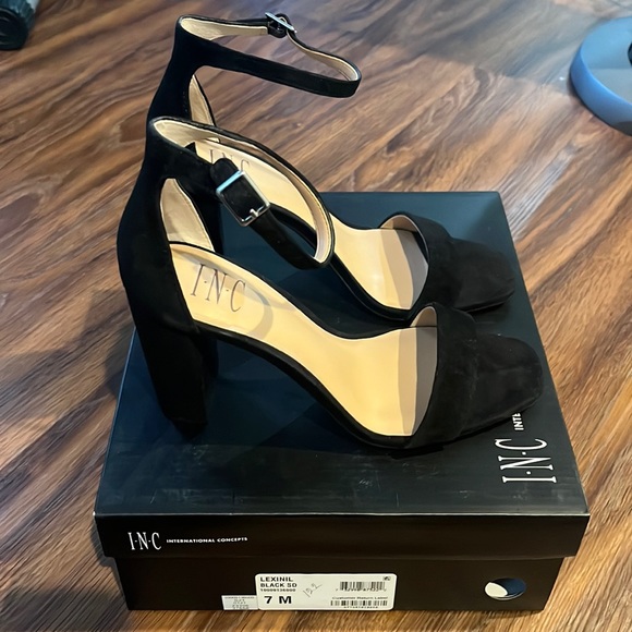 Black Sandals - Picture 2 of 5